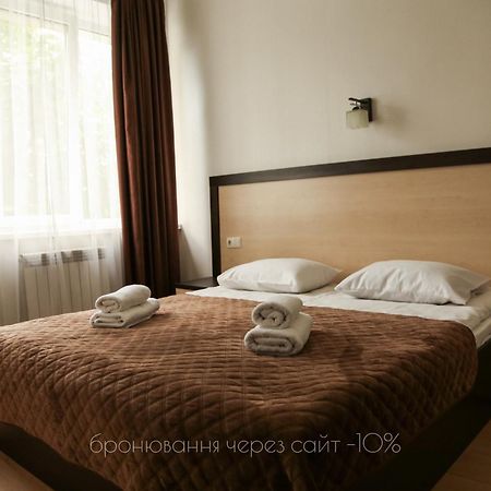 Hotel Koral Chernivtsi Exterior photo