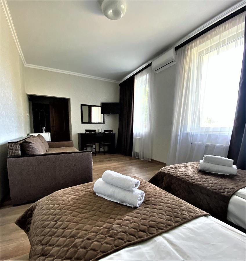 Hotel Koral Chernivtsi Exterior photo